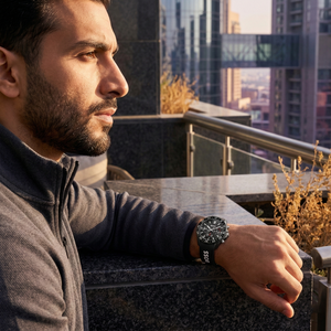Sporty man wearing Hugo Boss Runner 1514141 with black dial and black rubber strap water resistant 50m