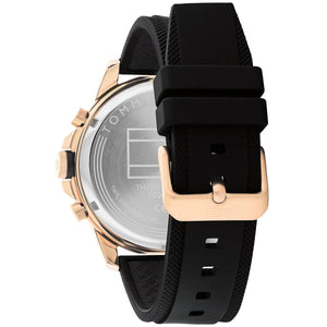 Photo of the rose gold stainless steel buckle on the black rubber strap of Tommy Hilfiger 1792028