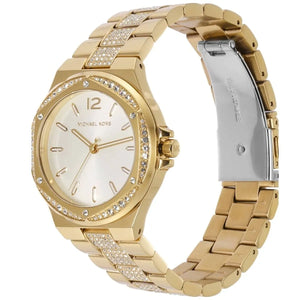 زاوية تصوير احترافية لساعة Michael Kors MK7361 توضح انعكاس الضوء على الكريستال والذهب