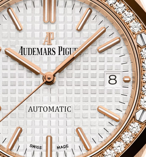 Audemars Piguet Royal Oak 15451OR.ZZ.1256OR.01 women's automatic watch, silver dial, diamond bezel, rose gold bracelet – dial detail close-up