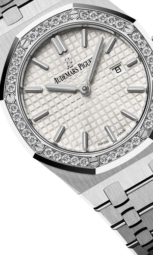 Audemars Piguet Royal Oak 67651ST.ZZ.1261ST.01 women's quartz watch, silver dial, diamond bezel, silver stainless steel bracelet – dial close-up
