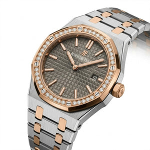 Audemars Piguet Royal Oak women's quartz watch, 33mm case, grey dial, diamond bezel, two-tone rose gold steel strap – view 4