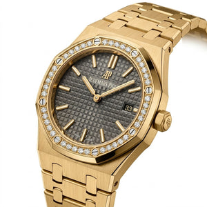 Audemars Piguet Royal Oak women's quartz watch, 33mm case, grey dial, diamond bezel, yellow gold strap – view 3