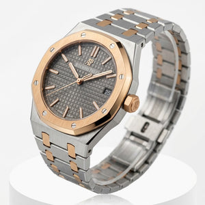Audemars Piguet Royal Oak women's quartz watch, 33mm case, grey dial, two-tone rose gold steel strap – view 3