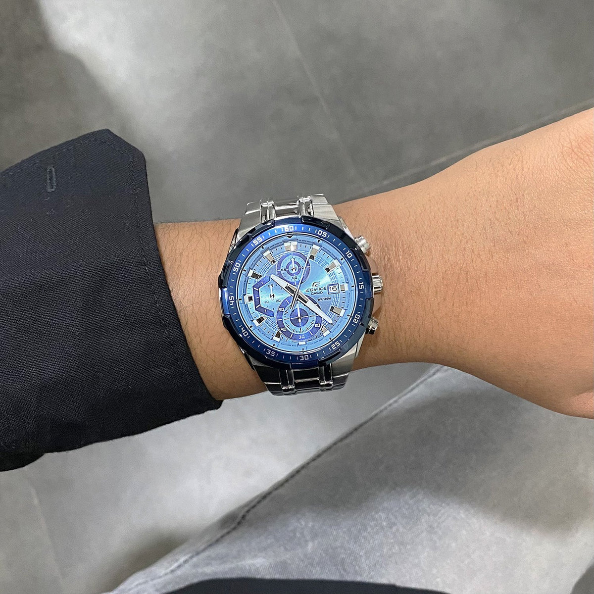 Casio Edifice EFR-539DE-2A men's chronograph watch, blue dial, silver-tone stainless steel bracelet – detail view 1