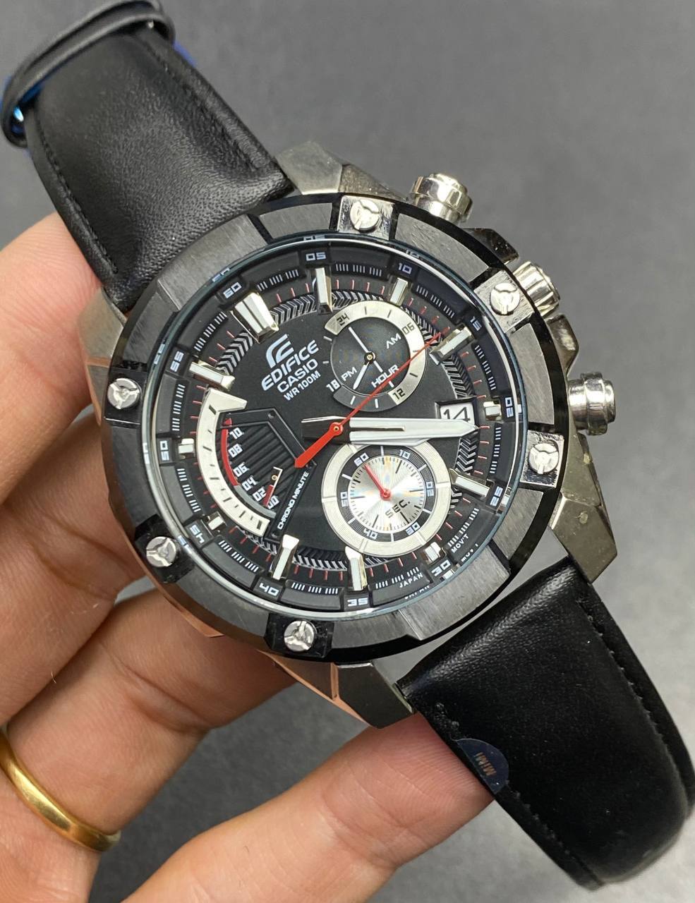 Casio Edifice EFR-559BGL-2AV men's chronograph watch, black dial, genuine black leather strap – detail view 1