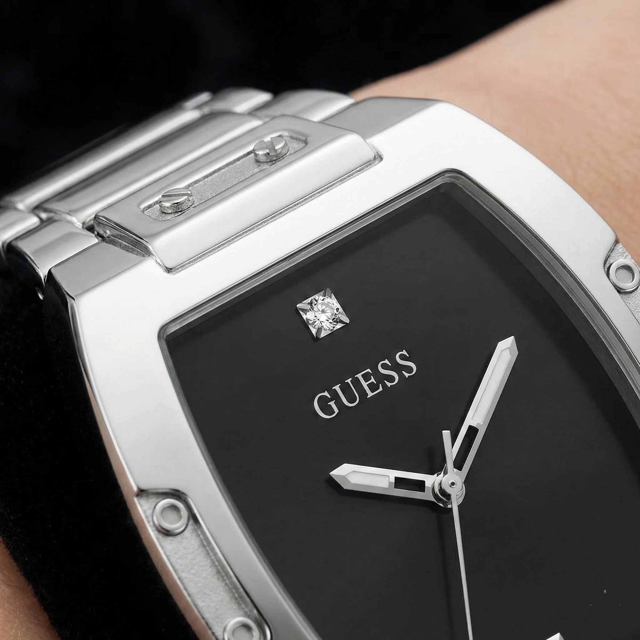 Detailed close-up of the genuine diamond marker at 12 o'clock on Guess GW0387G1