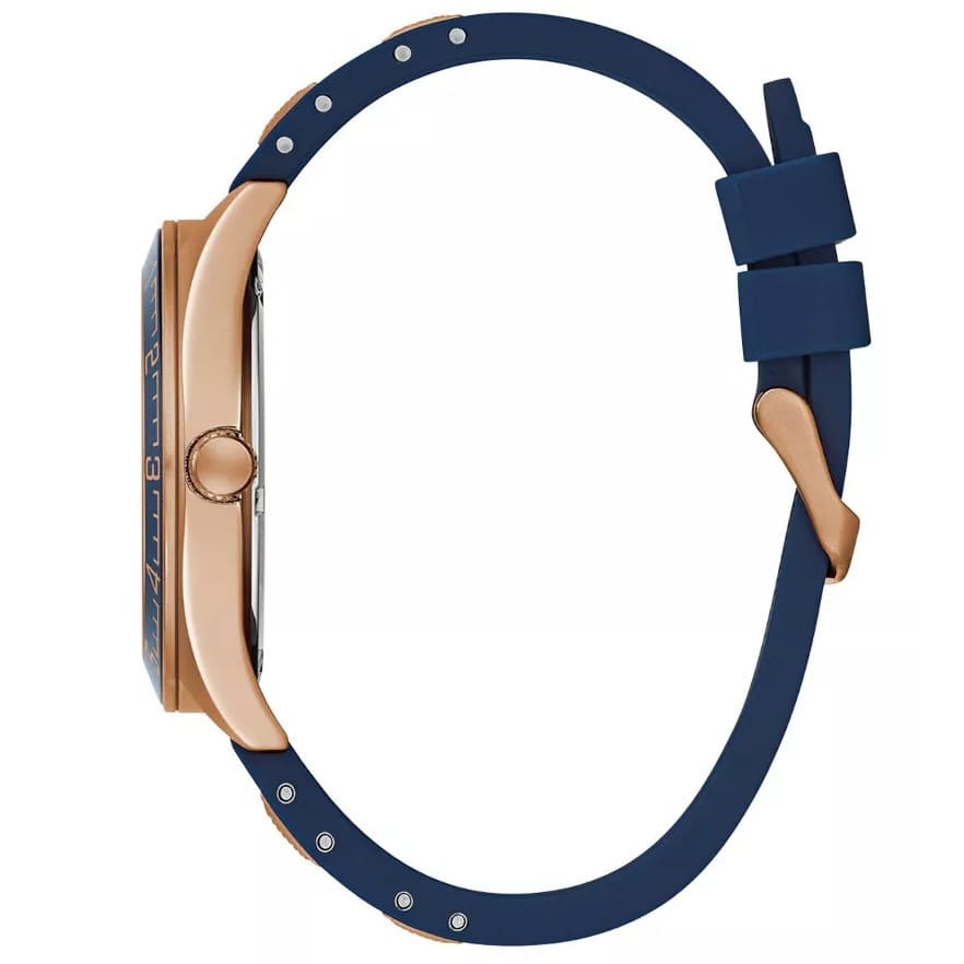 Side profile of Guess W1167G3 highlighting case thickness