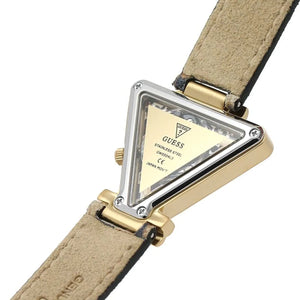Detail of the genuine leather leopard print strap on Guess GW0504L3