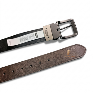 Detailed view showing the premium grained leather texture on both black and brown sides of the Levi's reversible belt