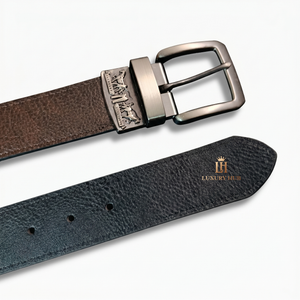 Detailed close-up of the polished silver Levi's classic pin buckle featuring precision engraved branding