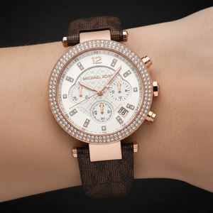 تفاصيل مينا ساعة Michael Kors MK6917 البيضاء والإطار الروز جولد المرصع