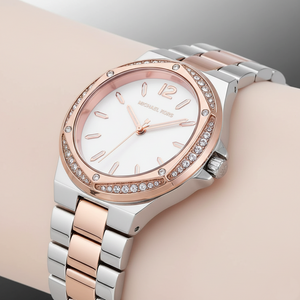 تفاصيل مينا ساعة Michael Kors MK6989 الفضية والمؤشرات الروز جولد وإطار الكريستال