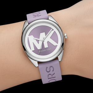 تفاصيل مينا ساعة Michael Kors MK7143 اللوجو الكبير وخامة السيليكون