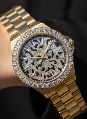 تفاصيل مينا ساعة Michael Kors MK7394 بنقشة التايجر الكريستال وفصوص الإطار الكبيرة