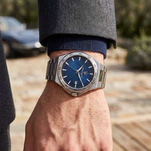 Live wrist shot of the Maserati Velocità R8853153001 men's watch with stainless steel bracelet.