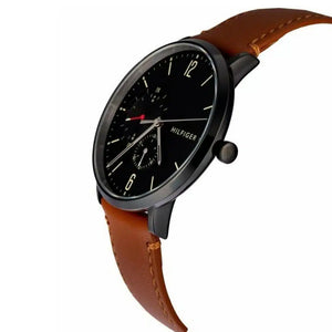 Black buckle on the genuine light brown leather strap of the Tommy Hilfiger 1791510