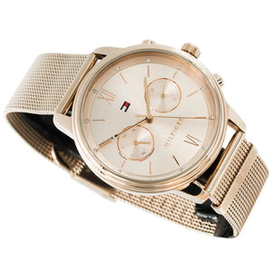 Angled shot highlighting the gold stainless steel mesh bracelet of Tommy Hilfiger 1782303