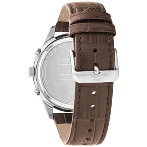 Photo of the silver stainless steel buckle on the brown leather strap of Tommy Hilfiger 1710501