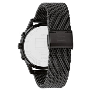 Photo of the black stainless steel buckle on the mesh strap of Tommy Hilfiger 1710505