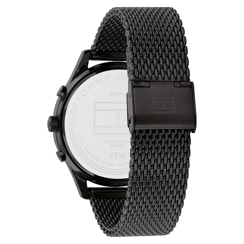 Photo of the black stainless steel buckle on the mesh strap of Tommy Hilfiger 1710505