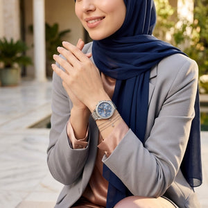 Lifestyle photo of Tommy Hilfiger 1782690 showing the glamorous silver watch on a woman's wrist
