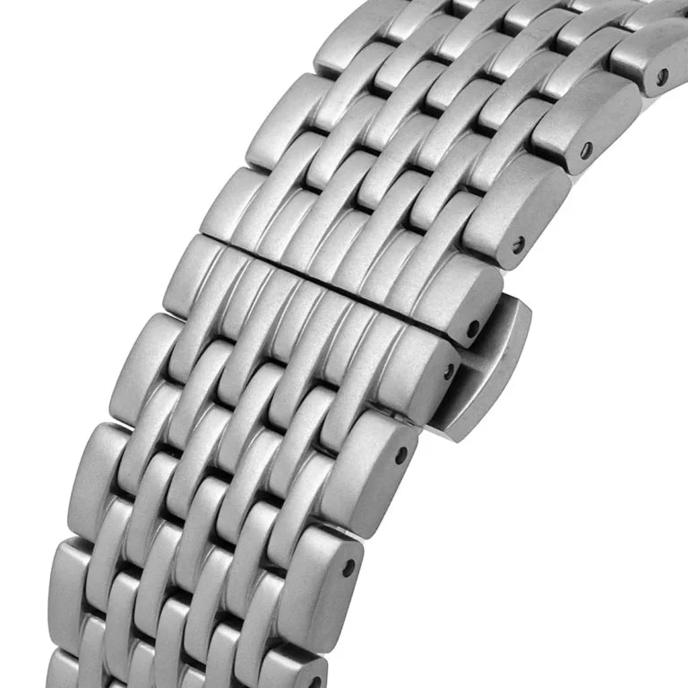 Detailed view of the premium silver stainless steel mesh bracelet for the AR60024 Aviator watch