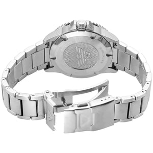 Detailed shot of the silver brushed stainless steel link bracelet for the Armani AR11590