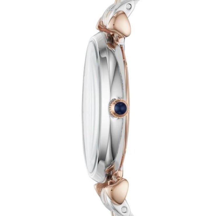 Angled shot of AR11092 showing light reflection on the blue sunray dial