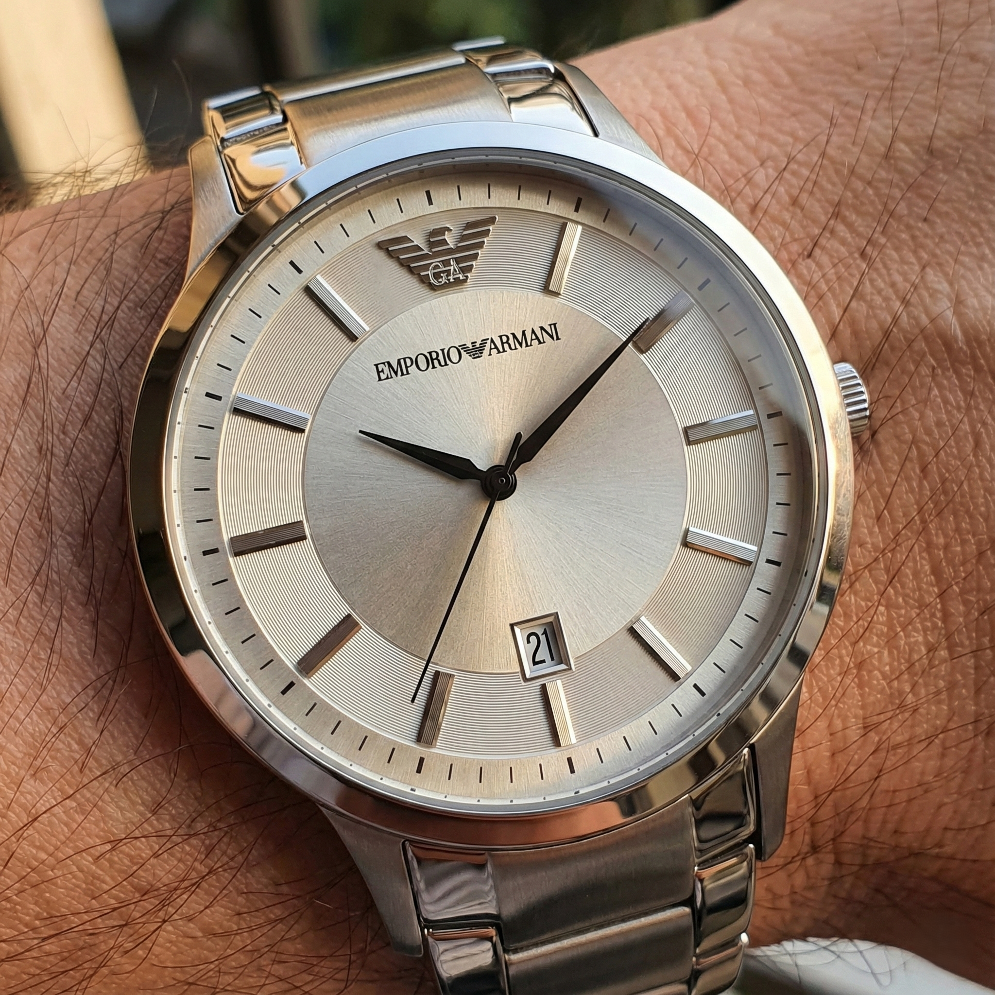 Close up of Armani AR2431 sunray silver dial with date window at 6 o'clock