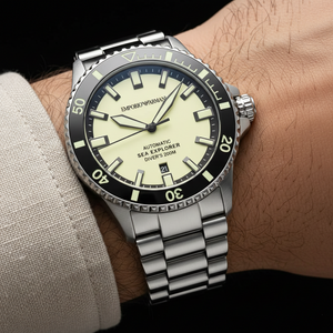 Close up of the black unidirectional rotating timing bezel on the Armani AR60083 watch