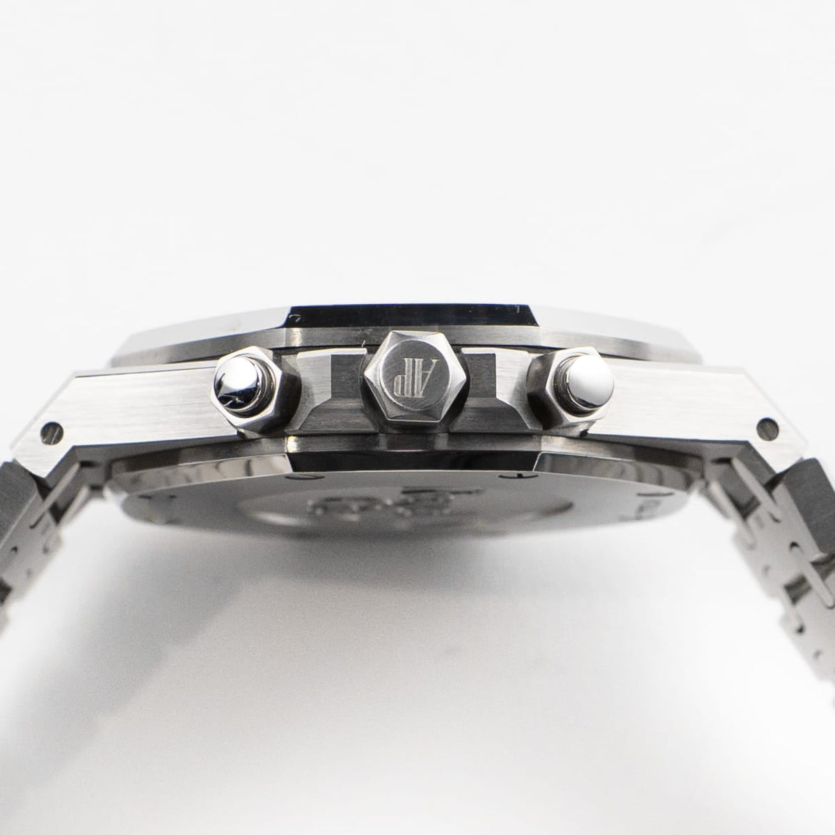 Audemars Piguet Royal Oak 26320ST.OO.1220ST.03 men's chronograph watch, blue dial, silver stainless steel bracelet – side profile close-up