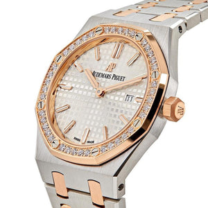Audemars Piguet Royal Oak 67651SR.ZZ.1261SR.01 women's quartz watch, silver dial, diamond bezel, two-tone stainless steel bracelet – angle close-up