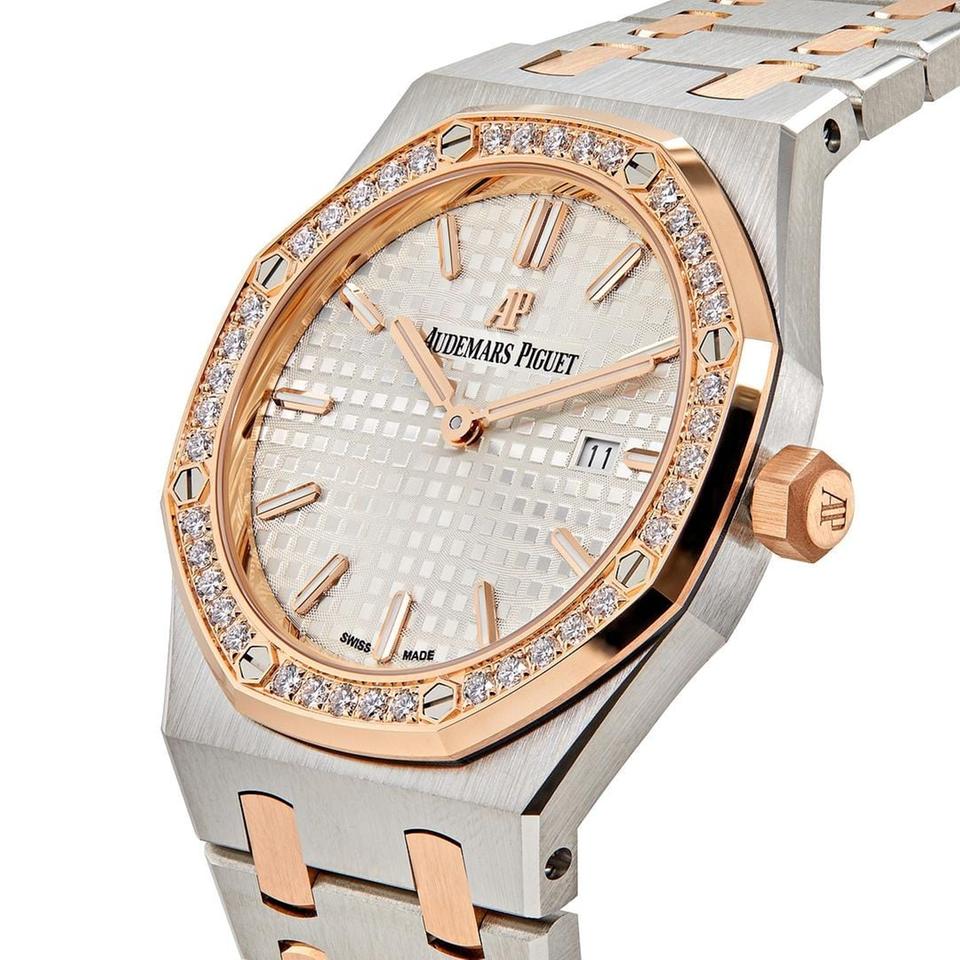 Audemars Piguet Royal Oak 67651SR.ZZ.1261SR.01 women's quartz watch, silver dial, diamond bezel, two-tone stainless steel bracelet – angle close-up