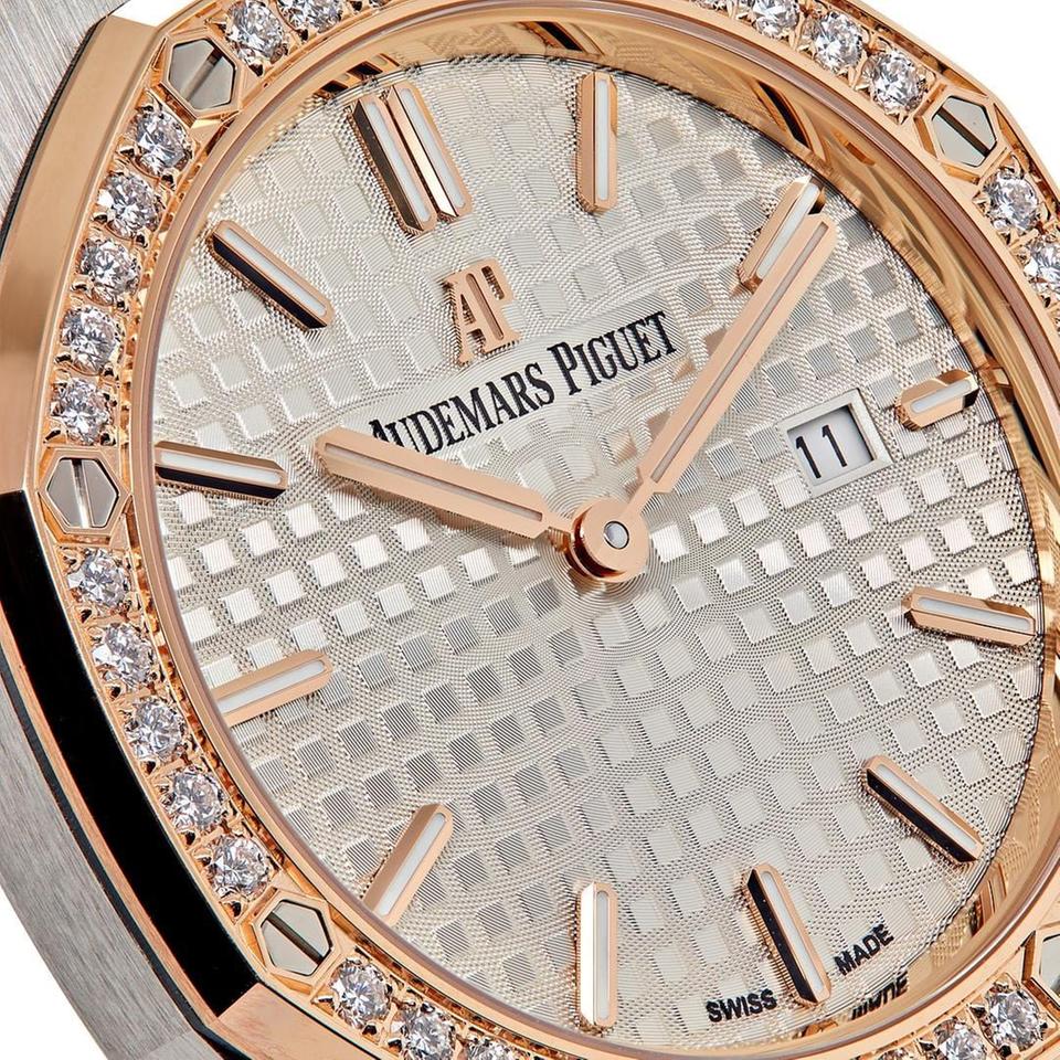 Audemars Piguet Royal Oak 67651SR.ZZ.1261SR.01 women's quartz watch, silver dial, diamond bezel, two-tone stainless steel bracelet – dial close-up