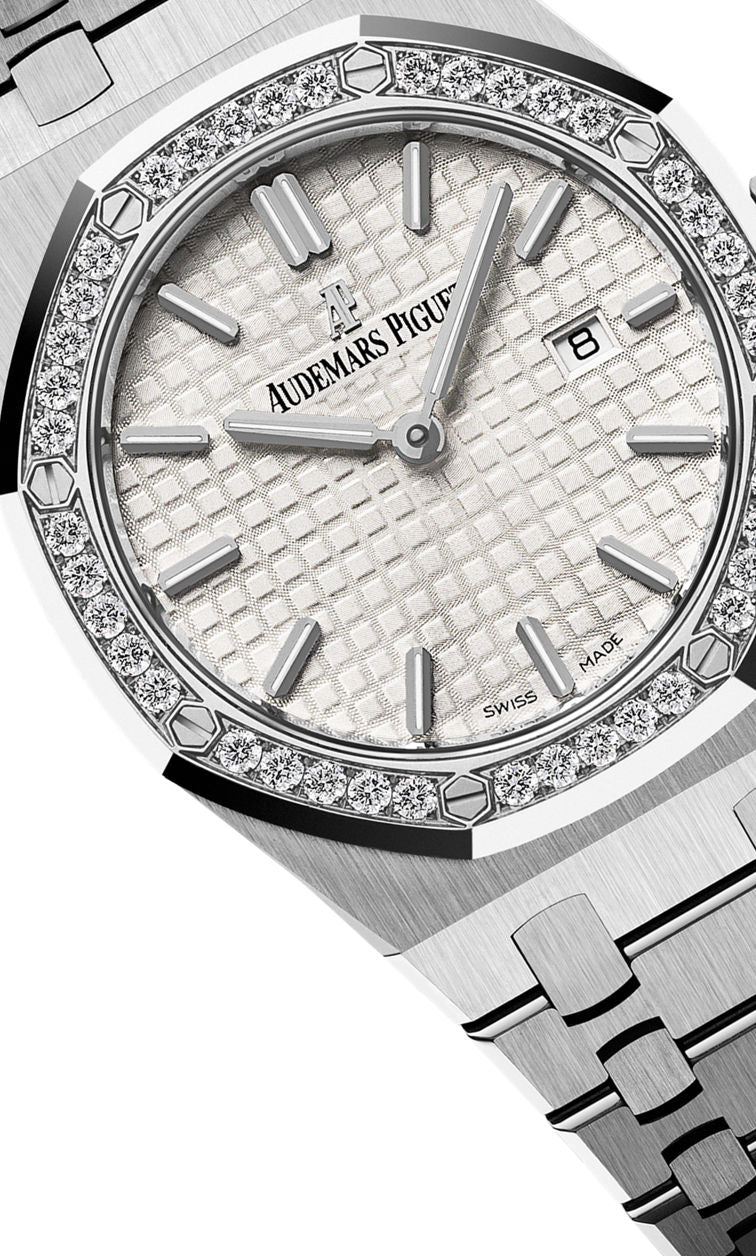 Audemars Piguet Royal Oak 67651ST.ZZ.1261ST.01 women's quartz watch, silver dial, diamond bezel, silver stainless steel bracelet – dial close-up