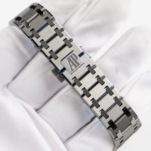 Audemars Piguet Royal Oak men's automatic watch, red gradient dial, silver stainless steel bracelet – bracelet close-up