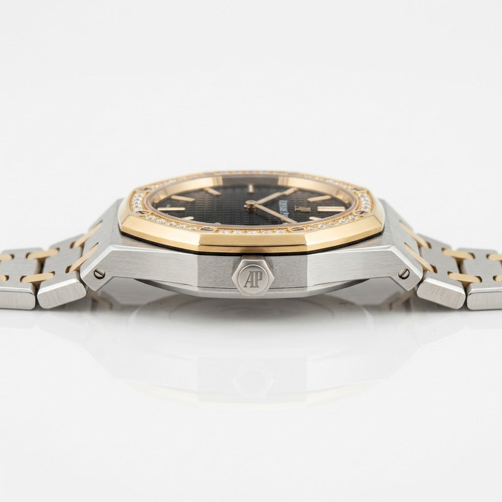 Audemars Piguet Royal Oak women's quartz watch, 33mm case, black dial, diamond bezel, two-tone gold steel strap – view 3
