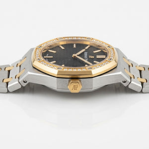 Audemars Piguet Royal Oak women's quartz watch, 33mm case, black dial, diamond bezel, two-tone gold steel strap – view 5