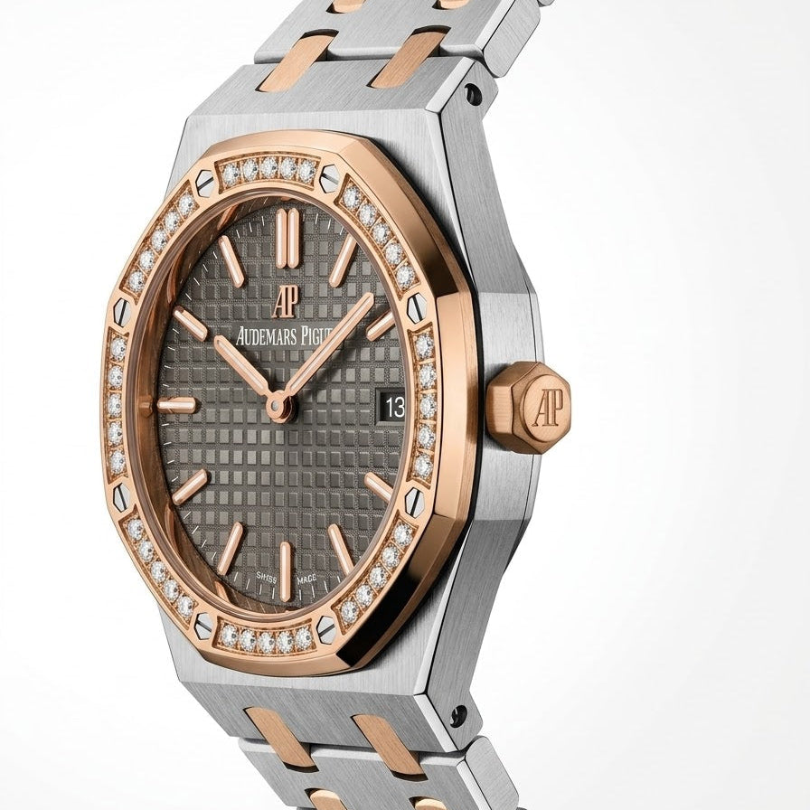 Audemars Piguet Royal Oak women's quartz watch, 33mm case, grey dial, diamond bezel, two-tone rose gold steel strap – view 3