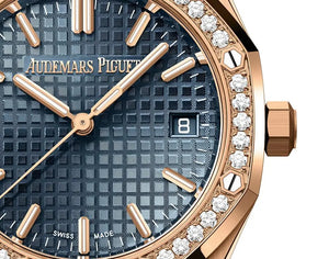 Audemars Piguet Royal Oak women's quartz watch, blue dial, diamond bezel, rose gold bracelet – dial close-up