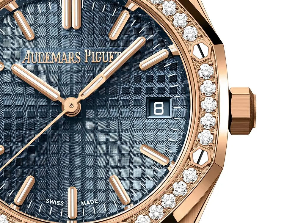 Audemars Piguet Royal Oak women's quartz watch, blue dial, diamond bezel, rose gold bracelet – dial close-up