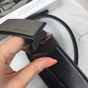 Close up of clamp mechanism on Calvin Klein belt buckle for cut-to-size adjustment