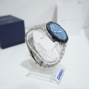Casio Edifice EFR-539DE-2A men's chronograph watch, blue dial, silver-tone stainless steel bracelet – detail view 2