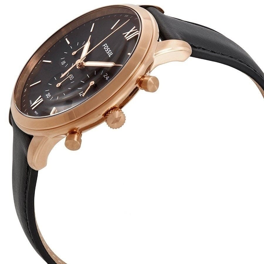 Perspective photo of Fossil FS5381 showing the side profile and buttons