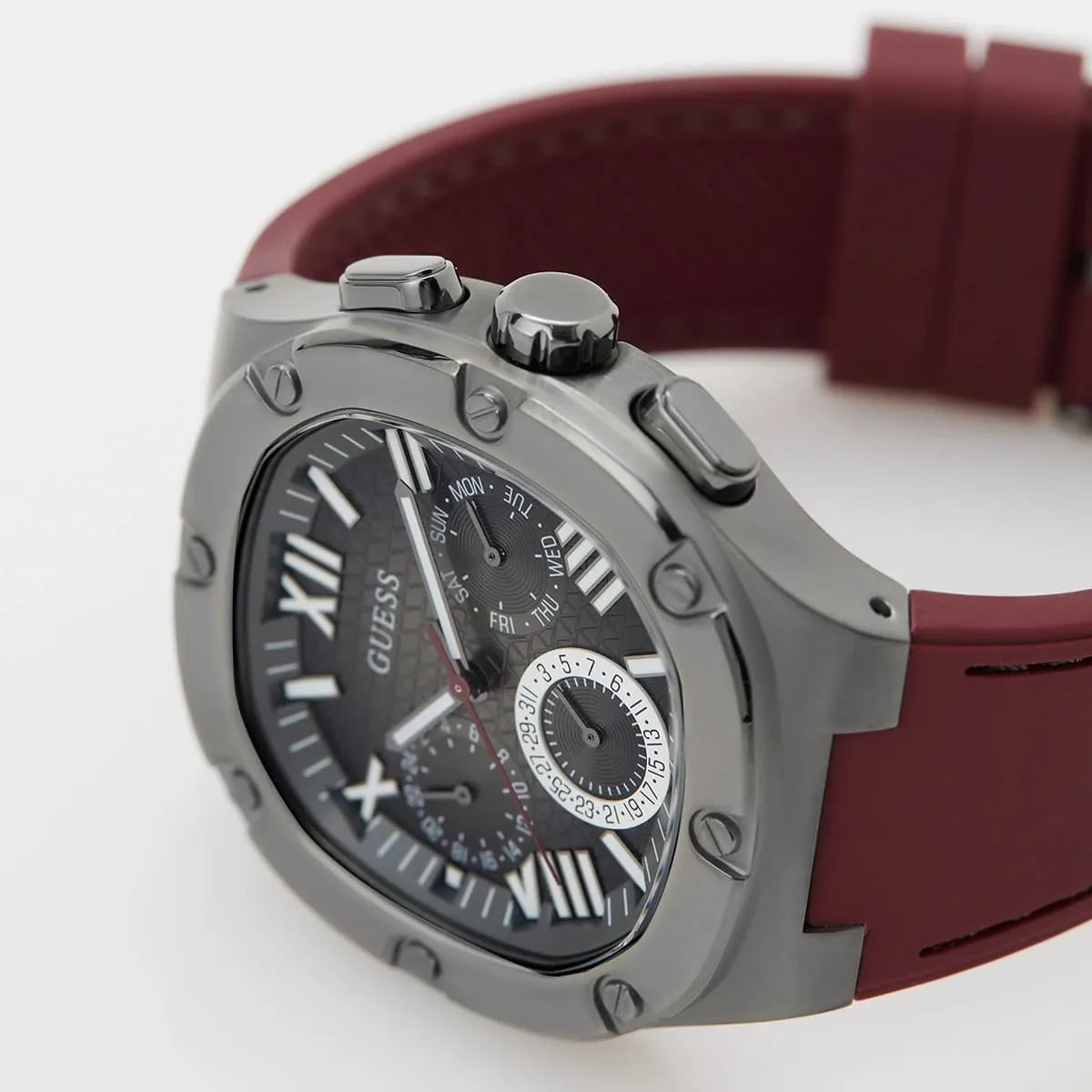 Side profile view of the 11mm gunmetal case of the Guess GW0571G4