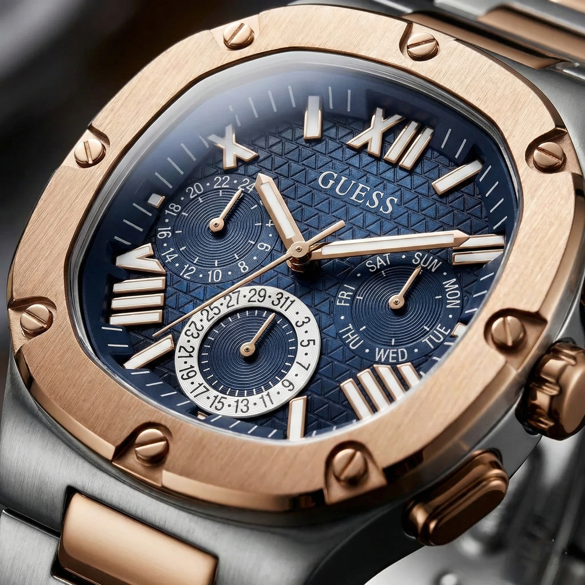 guess-gw0572g4-wrist-close-up