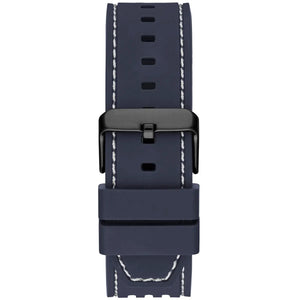 Black stainless steel buckle clasp with Guess logo on the blue silicone strap of the GW0499G1