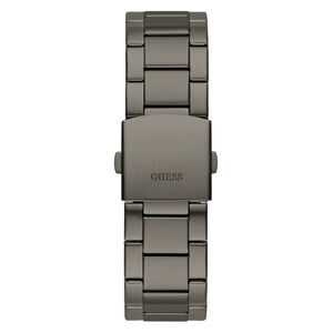 Gunmetal stainless steel pilot buckle clasp with Guess logo on the bracelet of the GW0800G2