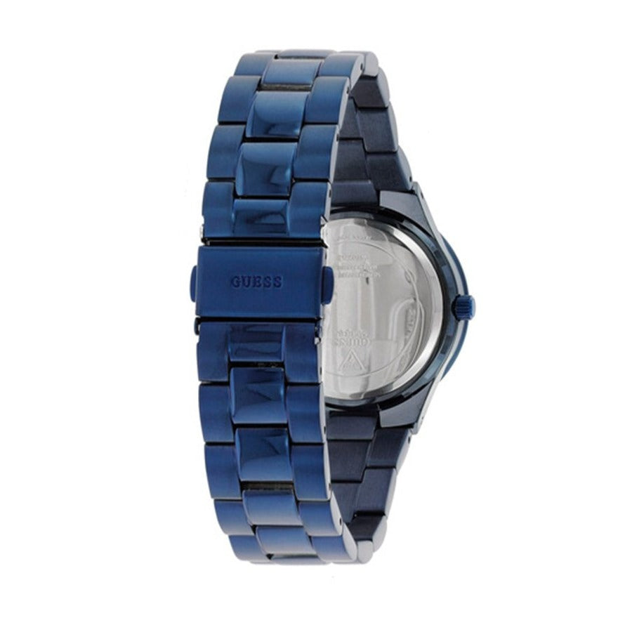 Blue deployment clasp on the stainless steel bracelet of the Guess W0027L3